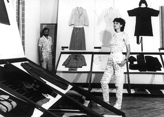 György Galántai and Júlia Klaniczay in a clothing exhibtion / Galántai György és Klaniczay Júlia egy ruhakiállításon, Szombathely, 1981.