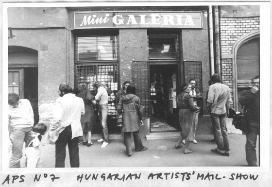 Artpool’s Periodical Space No 7. - ART + POST (Művészet és Posta) - Hungarian Artists’ Mail Show. Az Artpool első „magyar mail art” kiállítása 86 magyar művész postai munkáiból, 36 kulturális intézmény meghívóiból és egyéb küldött munkákból, Újpesti Mini Galéria, Budapest, 1981.