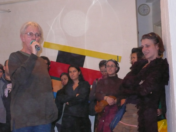 Maurer Dóra megnyitóbeszéde az 1. Kis Magyar Metró Biennálé kiállításon az Artpool P60-ban, 2008.