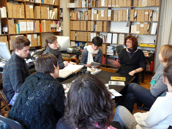 Artpool’s guests: CASCO, Emily Pehtick, Celine Condorelli, Kasia Korczak Annette Krauss, Wendelien van Oldenborgh and others listening Júlia Klaniczay and Katarina Sevic, Artpool, Budapest, 2008.