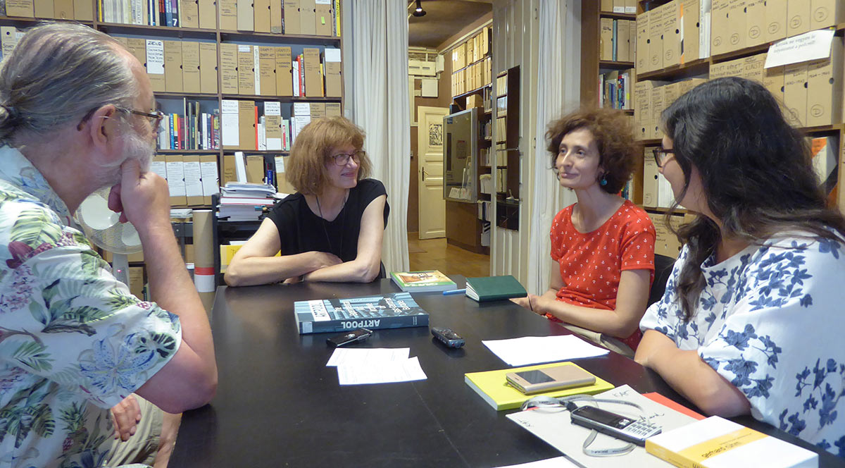 Galántai György, Klaniczay Júlia, Alina Șerban és Ștefania Ferchedău az Artpoolban, Budapest, 2017.