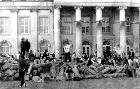 People sitting on Joseph Beuys’ 7,000 granite blocks in Kassel, Germany, 1982.