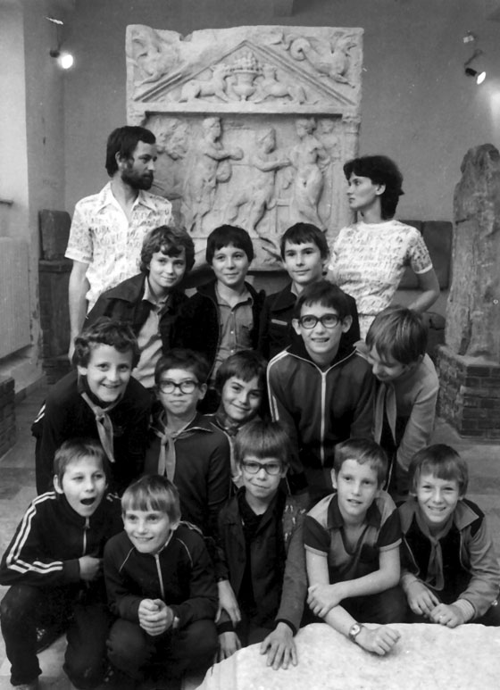 György Galántai and Júlia Klaniczay in the stonework finds of the Savaria Museum / Galántai György és Klaniczay Júlia a Savaria Múzeum kőtárában, Szombathely, 1981.