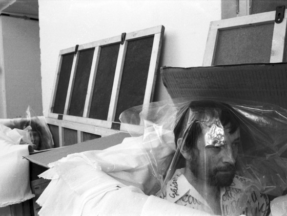 György Galántai and Júlia Klaniczay in the textile store room of the Savaria Museum / Galántai György és Klaniczay Júlia a Savaria Múzeum textilraktárában, Szombathely, 1981.