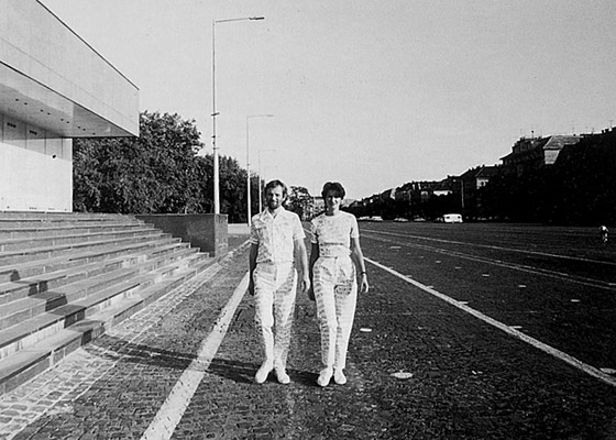 György Galántai and Júlia Klaniczay walking along Felvonulási tér / Galántai György és Klaniczay Júlia sétája a Felvonulási téren a dísztribün előtt, Budapest, 1983.