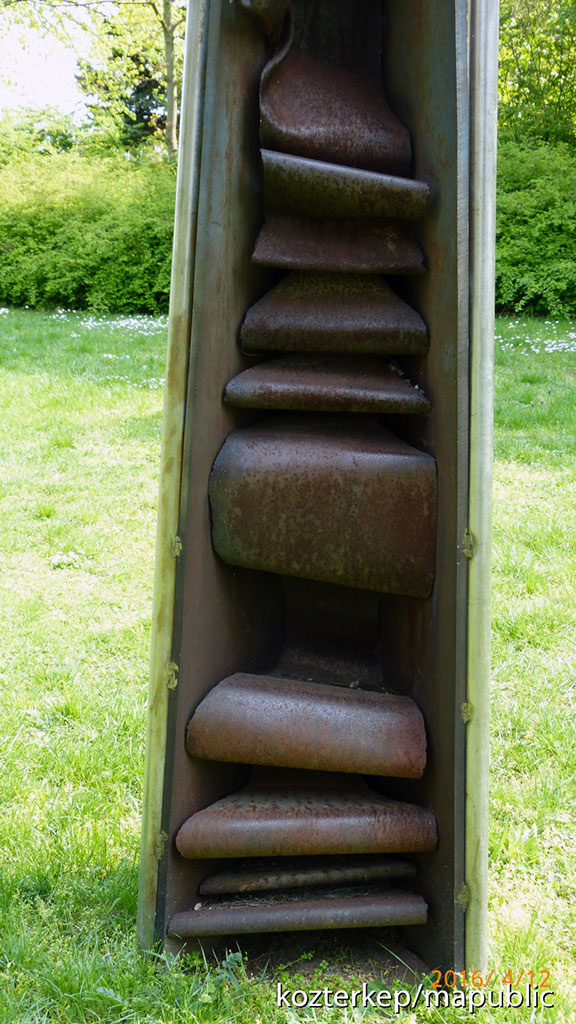 Ágnes Péter’s sculpture in the sculpture park in Dunaújváros.